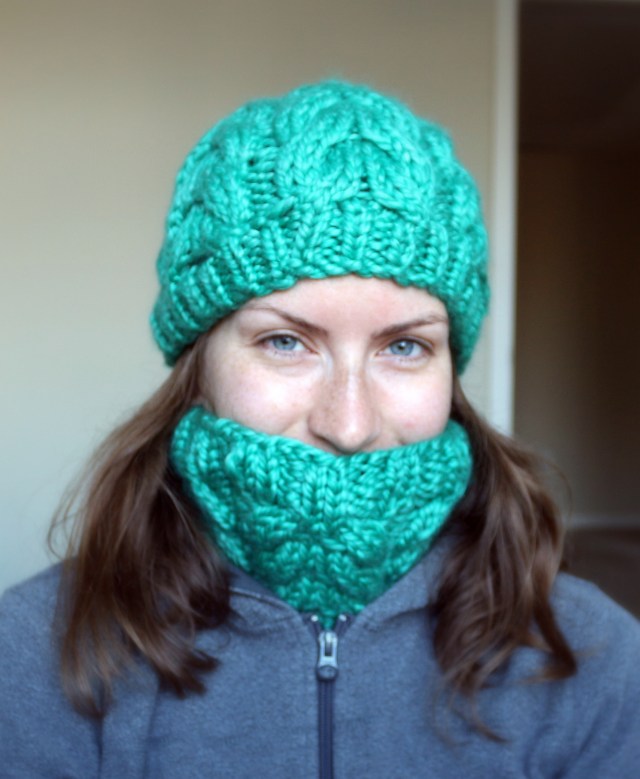 Horseshoe Cabled Cowl