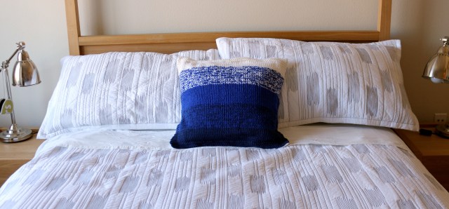 DIY Knitted Cushion