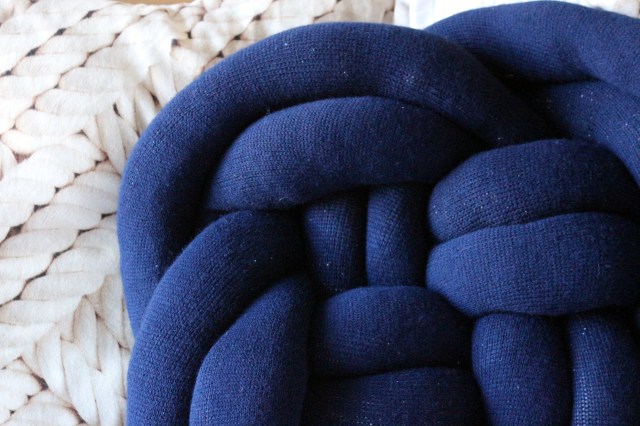 Knot Cushion