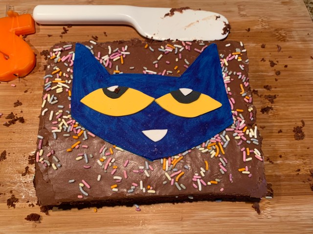 Pete the Cat Cake